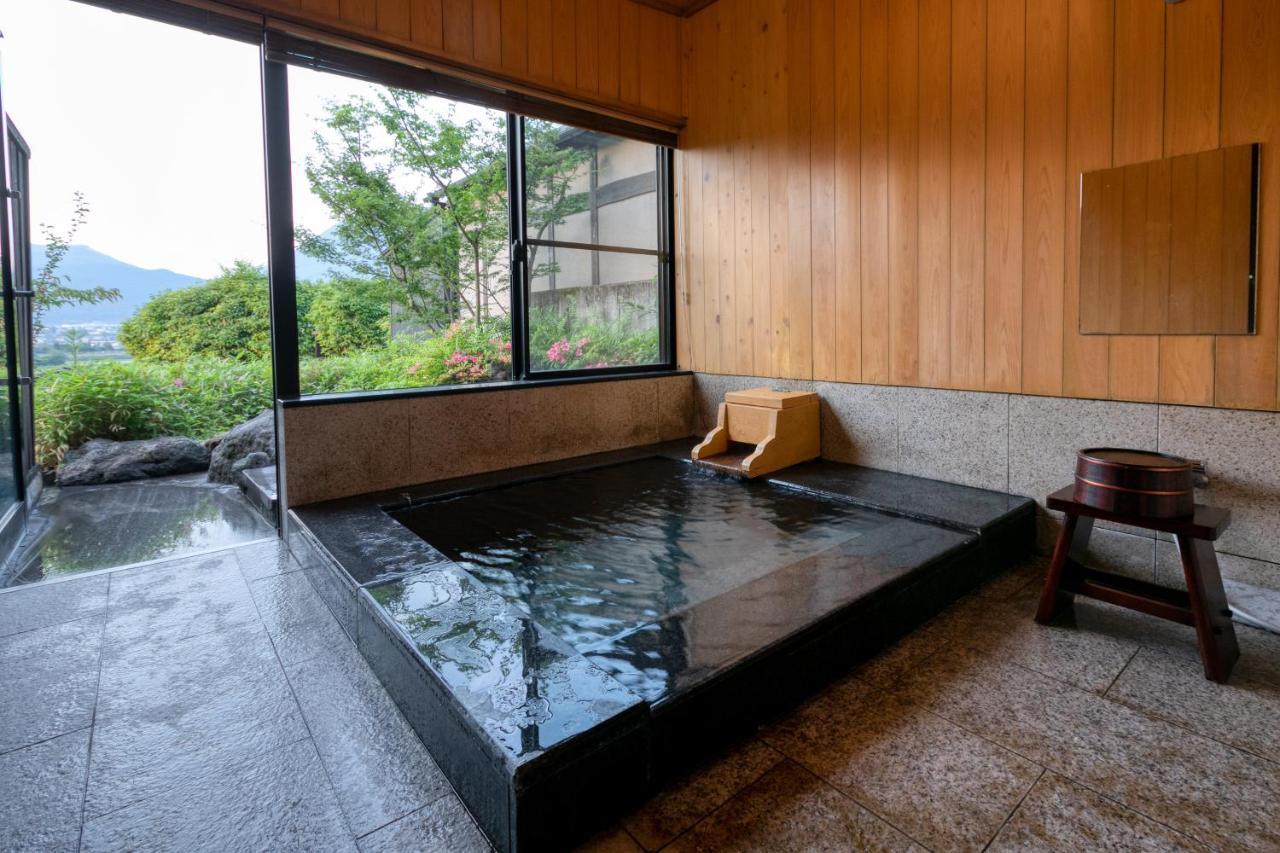 Отель Yufuin Onsen Toshoan Экстерьер фото
